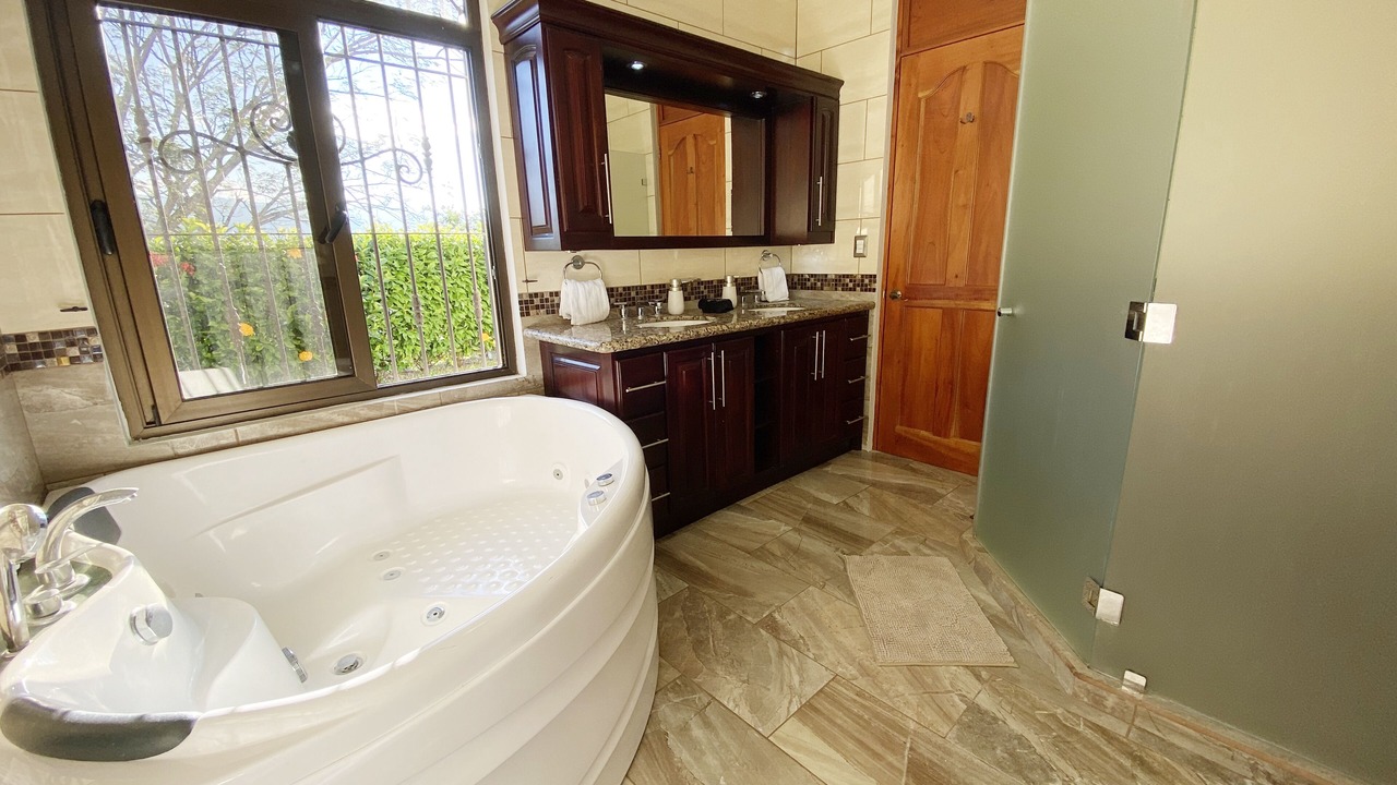 Photo of Bathroom in Garabito