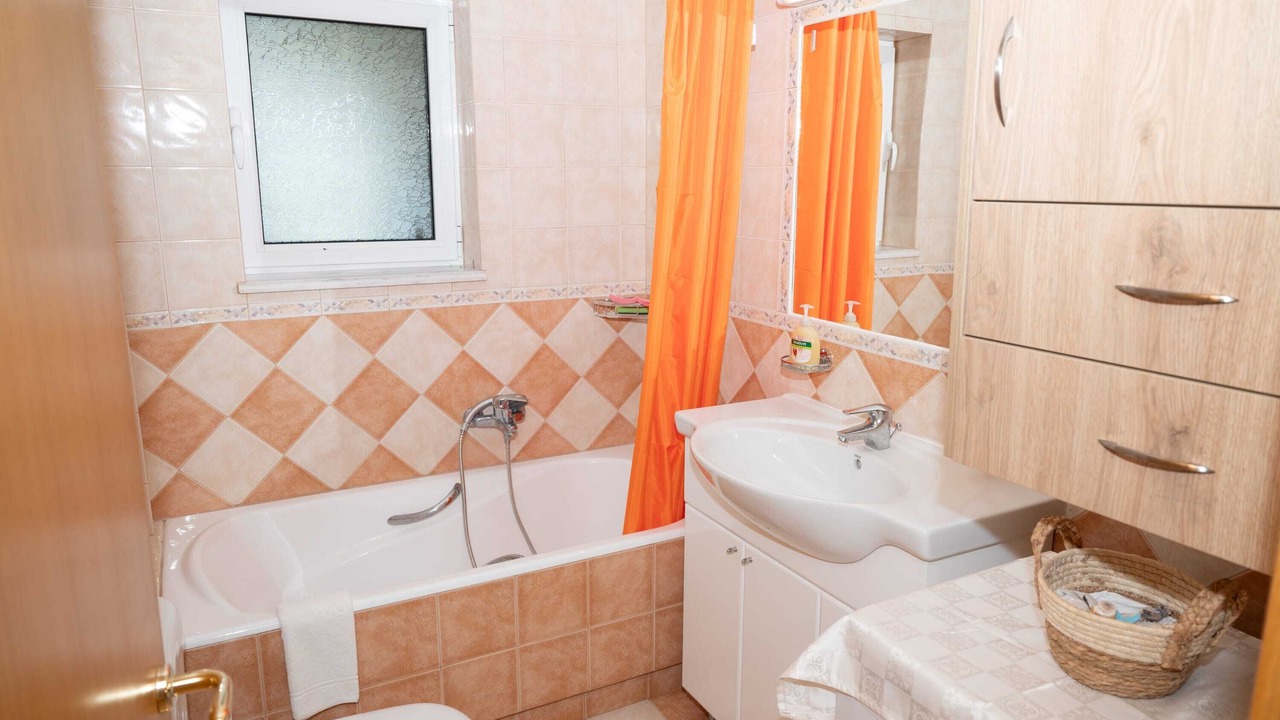 Photo of Bathroom in Skidra