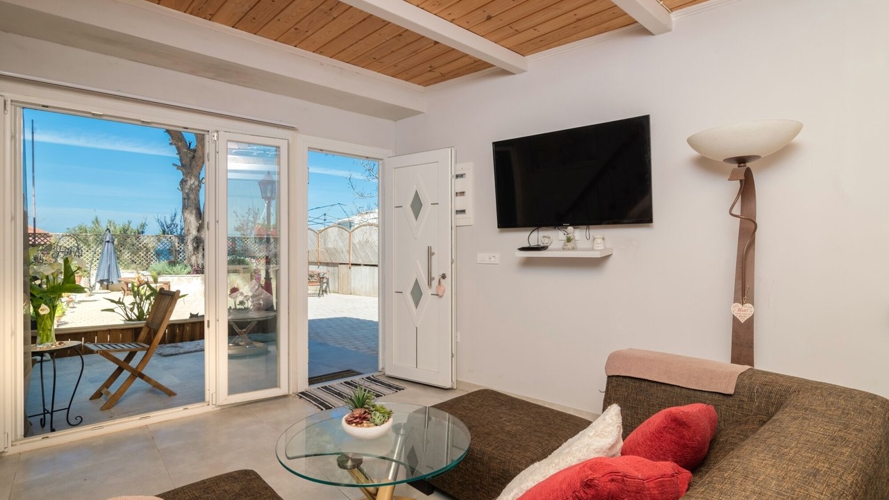Photo of Livingroom in Neromilos