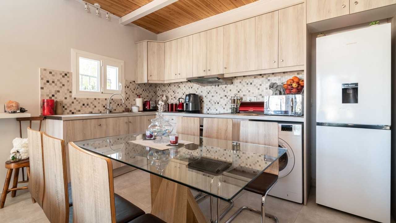 Photo of Kitchen in Neromilos