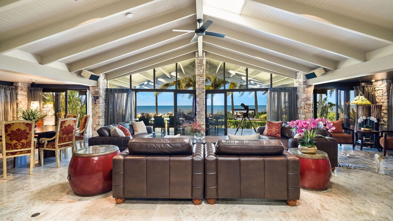 Photo of Livingroom in Trinity Beach