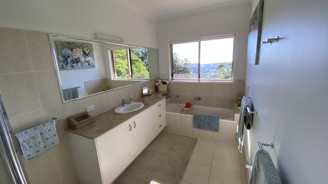 Photo of Bathroom in Mapleton