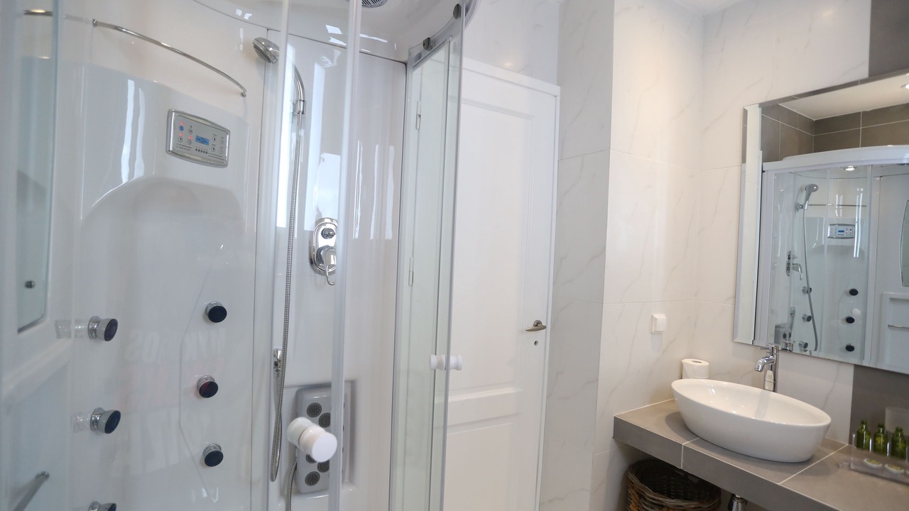 Photo of Bathroom in Paraga