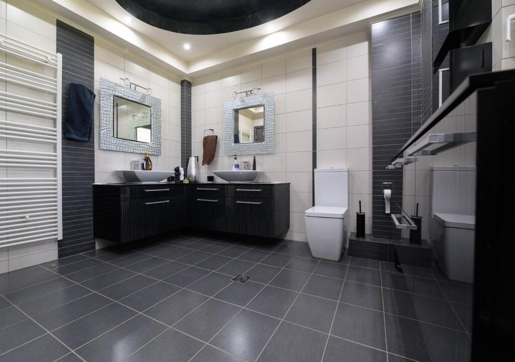 Photo of Bathroom in Mitopolis
