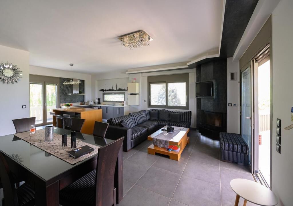 Photo of Livingroom in Mitopolis