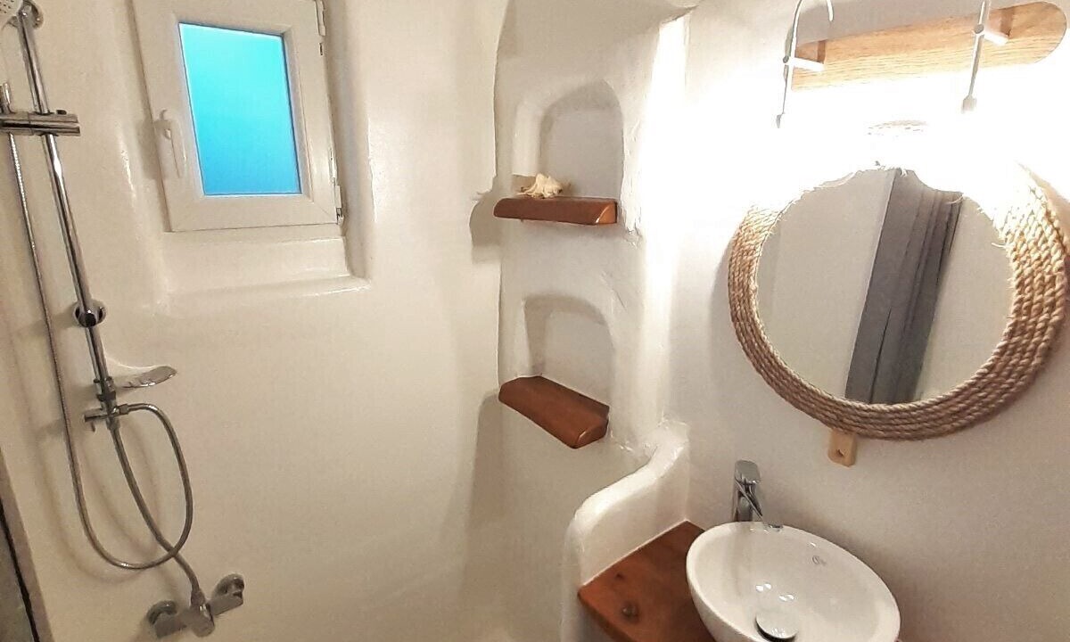 Photo of Bathroom in Eretria