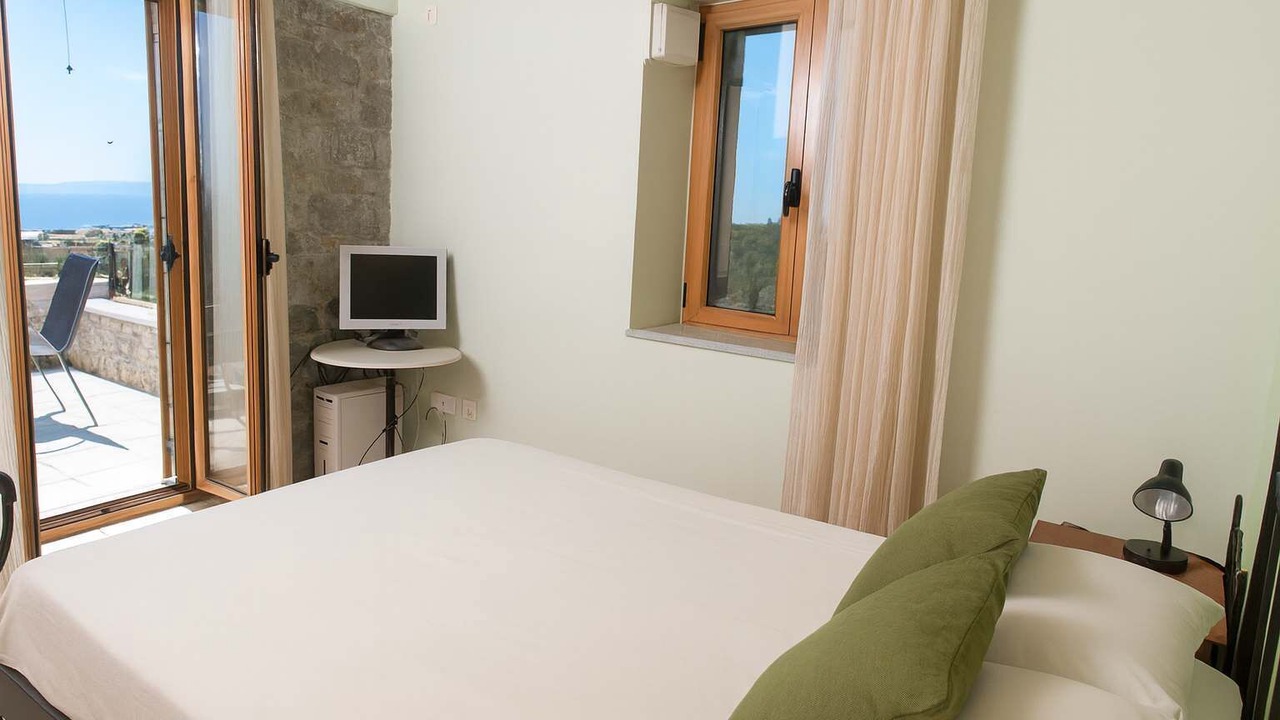 Photo of Bedroom in Lefktron