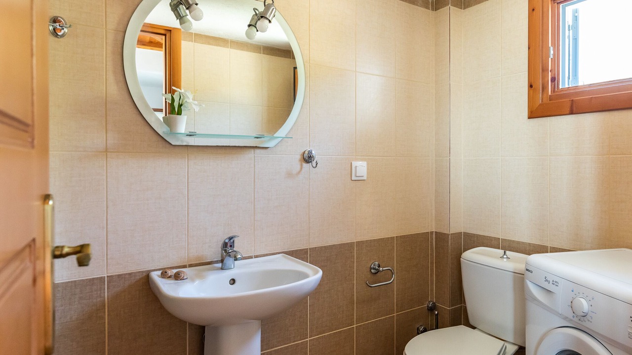 Photo of Bathroom in Glossa