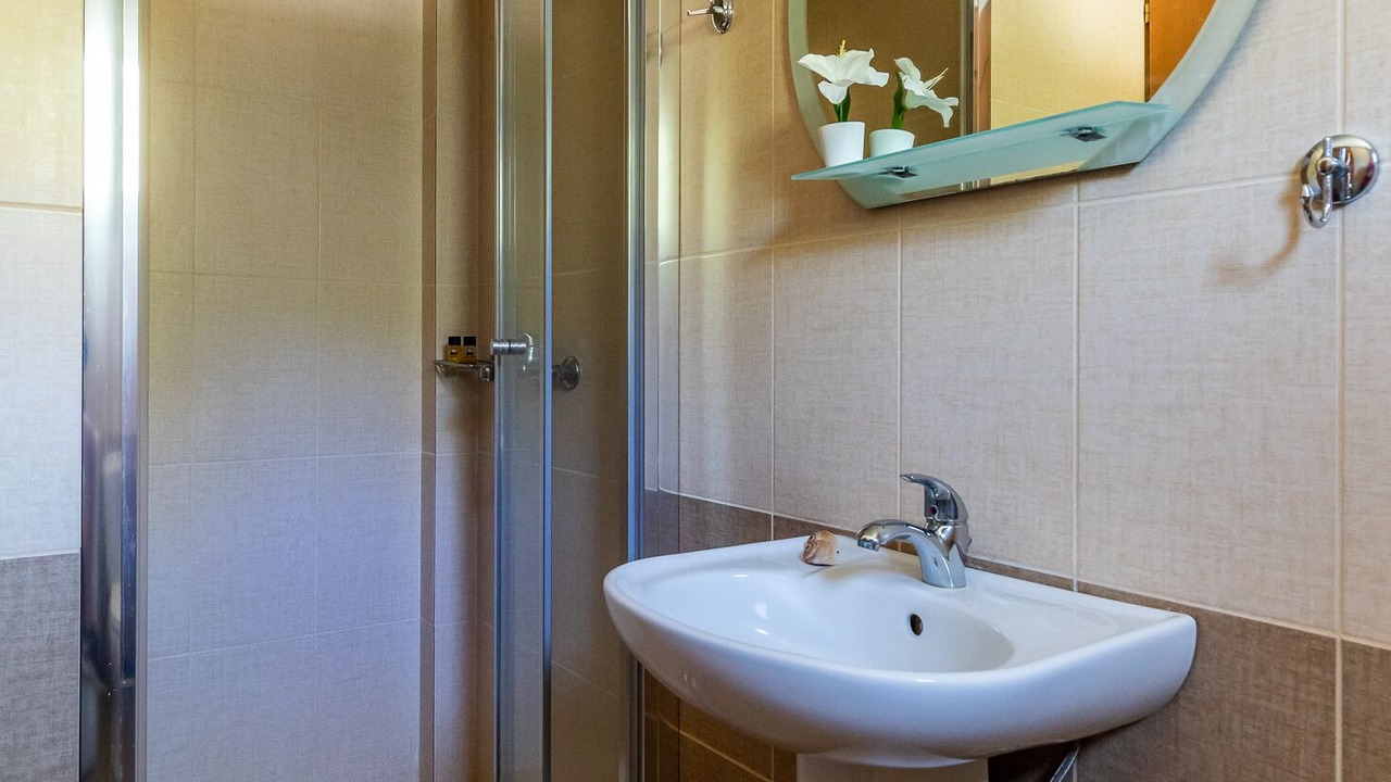 Photo of Bathroom in Glossa