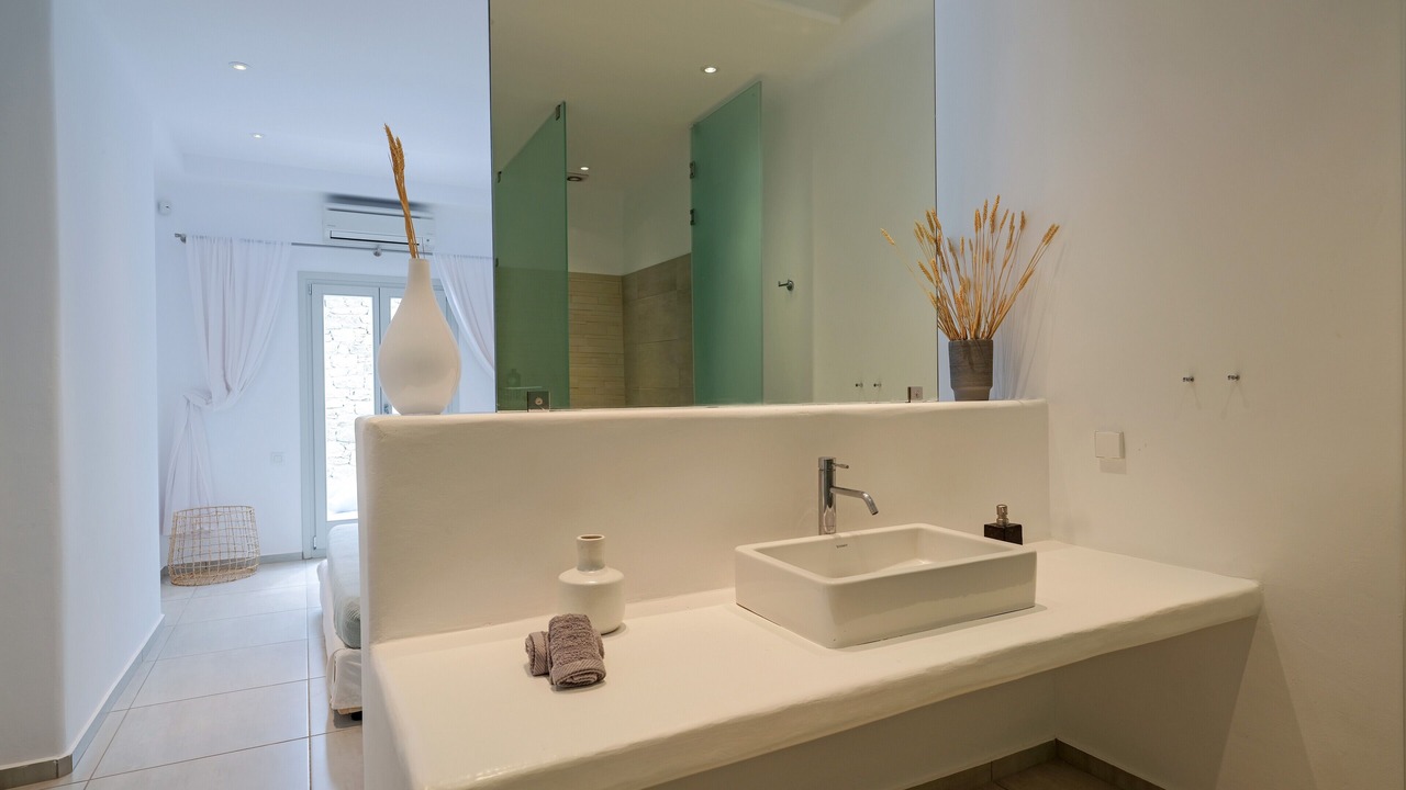 Photo of Bathroom in Tourlos