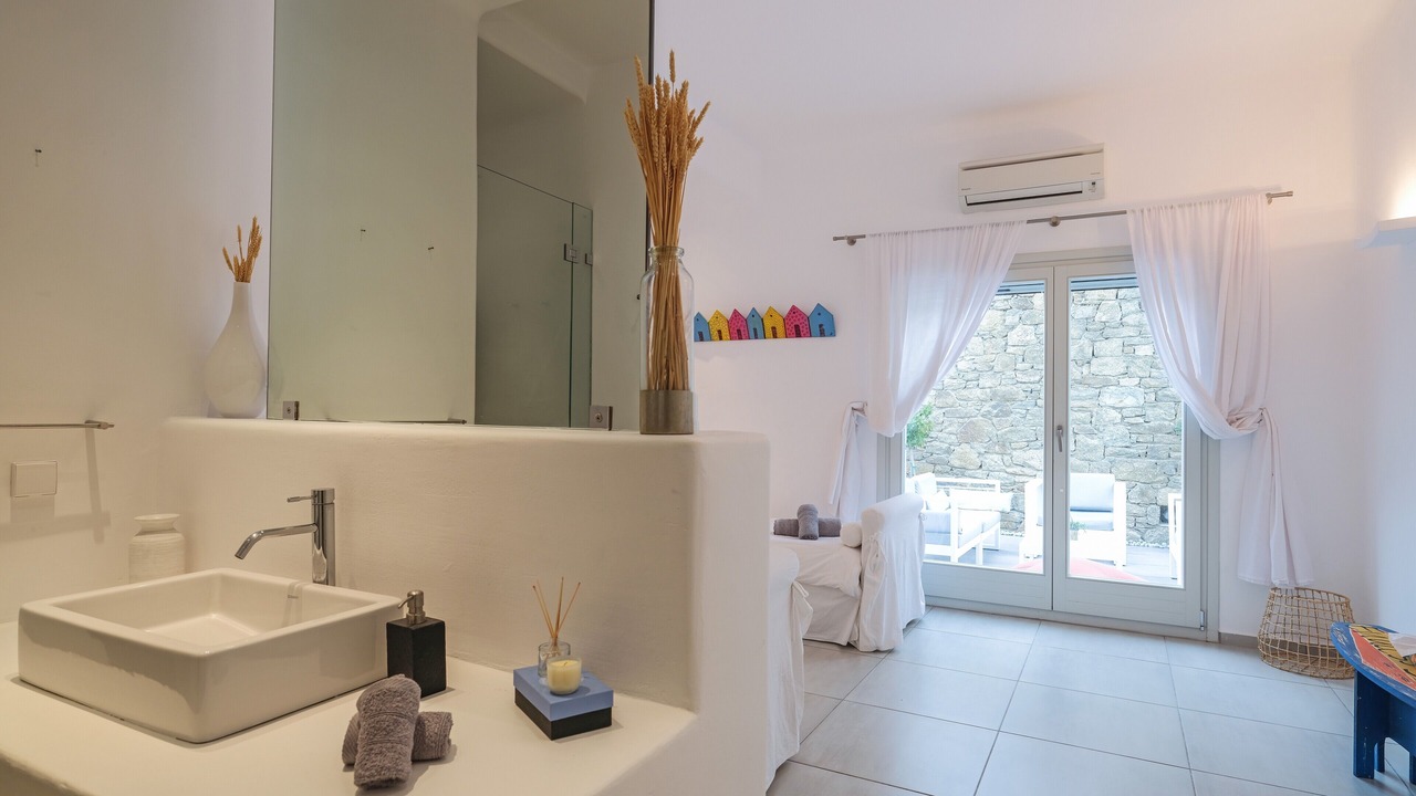 Photo of Bathroom in Tourlos