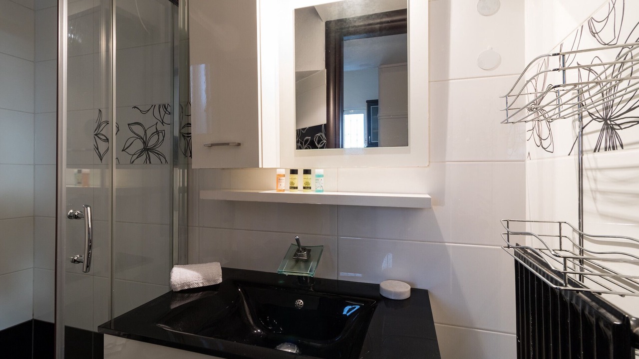 Photo of Bathroom in Nea Smirni