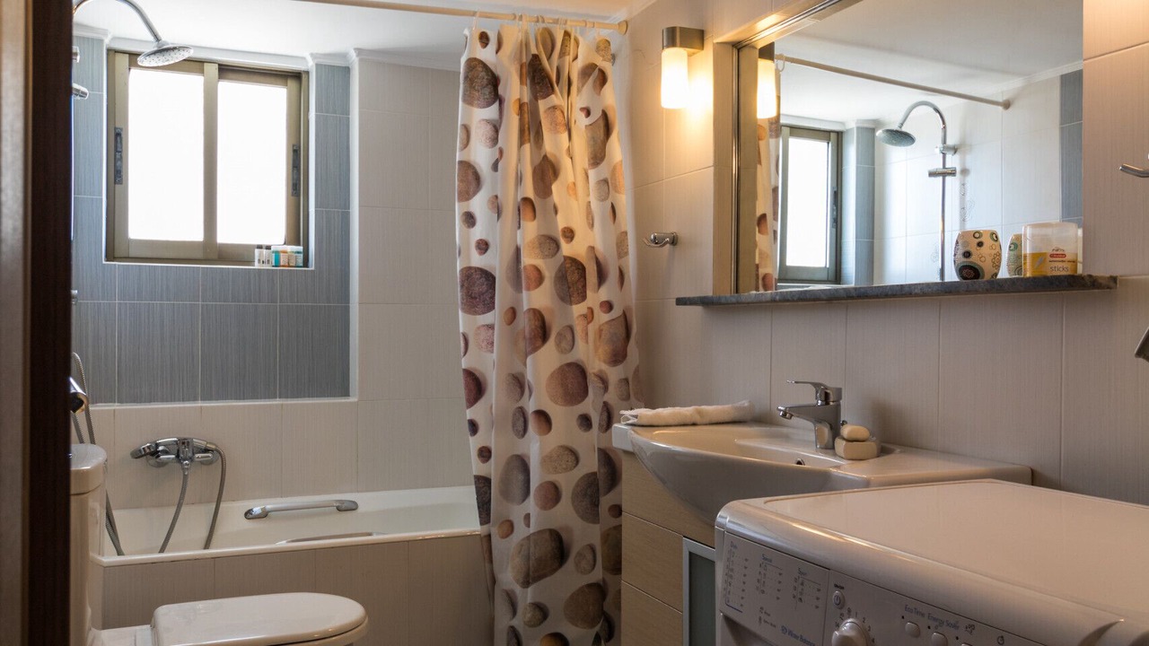 Photo of Bathroom in Alimos