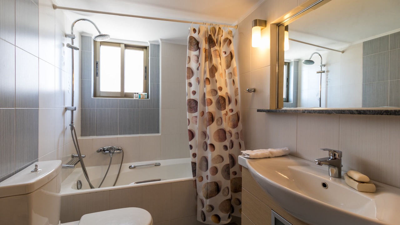 Photo of Bathroom in Alimos