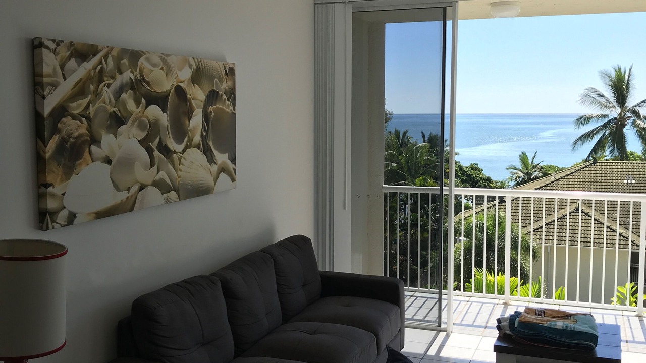 Photo of Livingroom in Trinity Beach