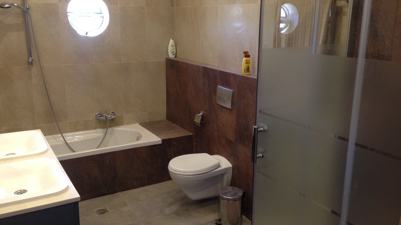 Photo of Bathroom in Limni Vouliagmenis