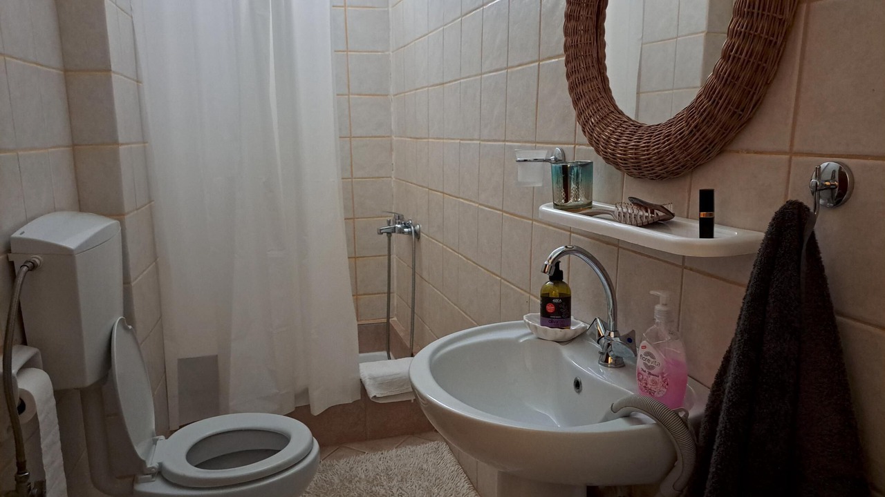 Photo of Bathroom in Katakali