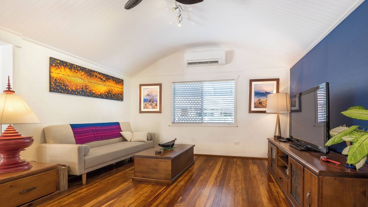 Photo of Livingroom in Holloways Beach