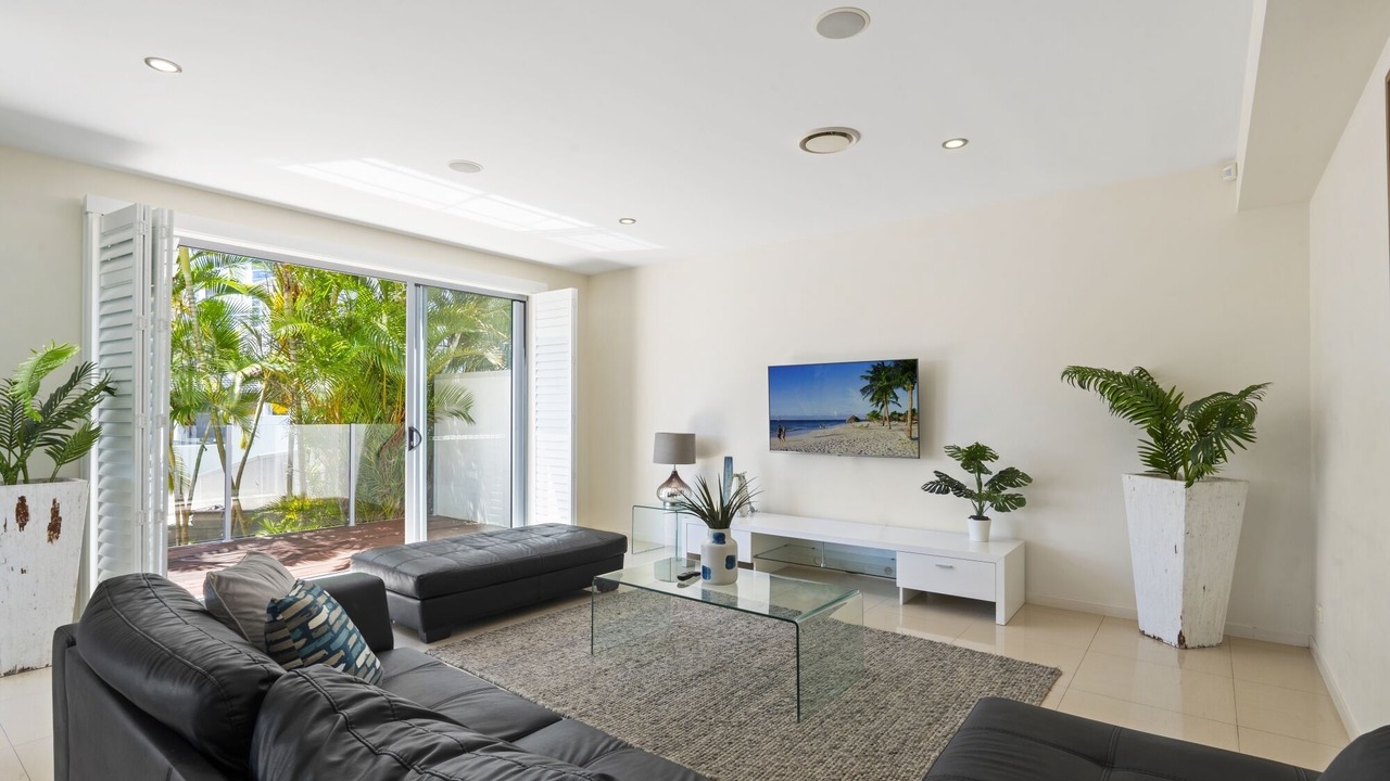 Photo of Livingroom in Broadbeach Waters