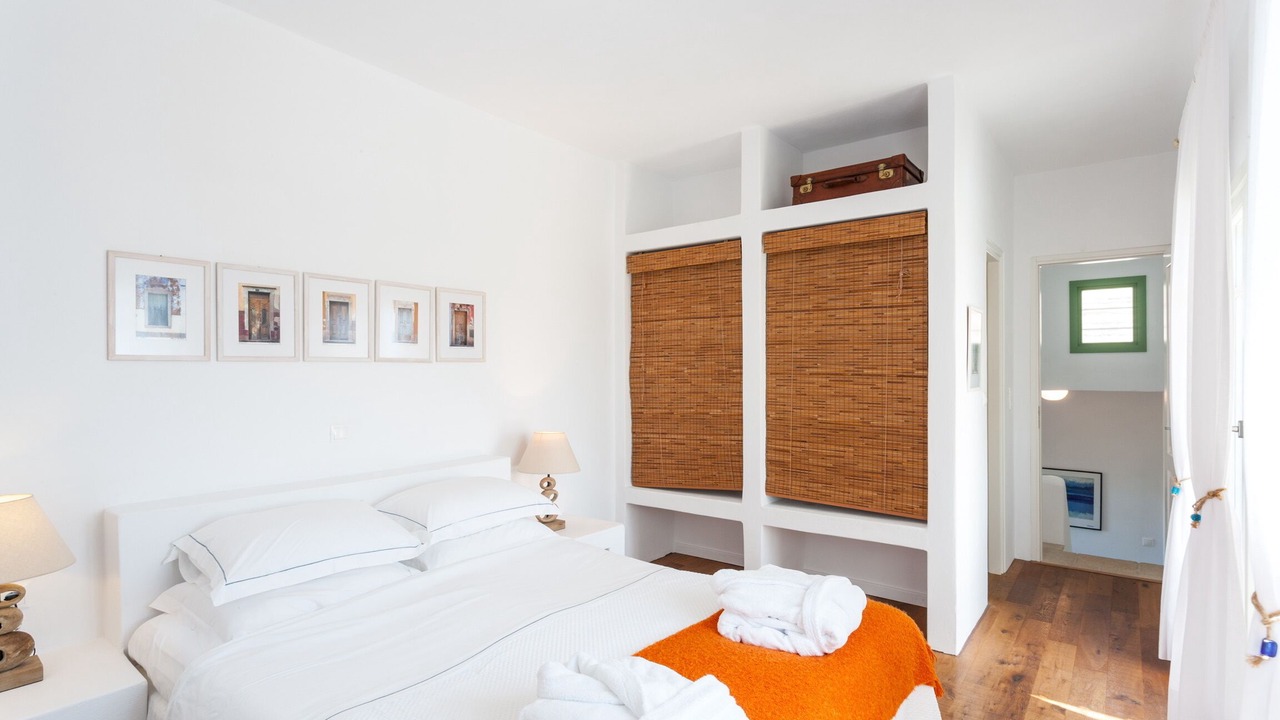 Photo of Bedroom in Ios