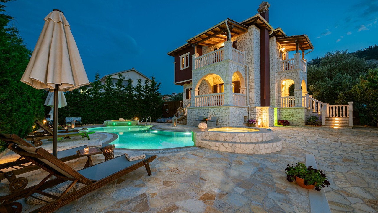 Photo of Outdoor in Apolpaina