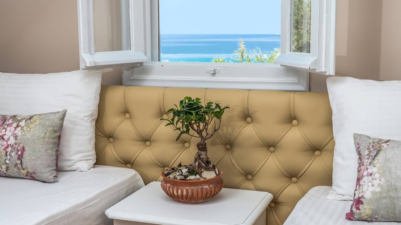 Photo of Bedroom in Neromilos