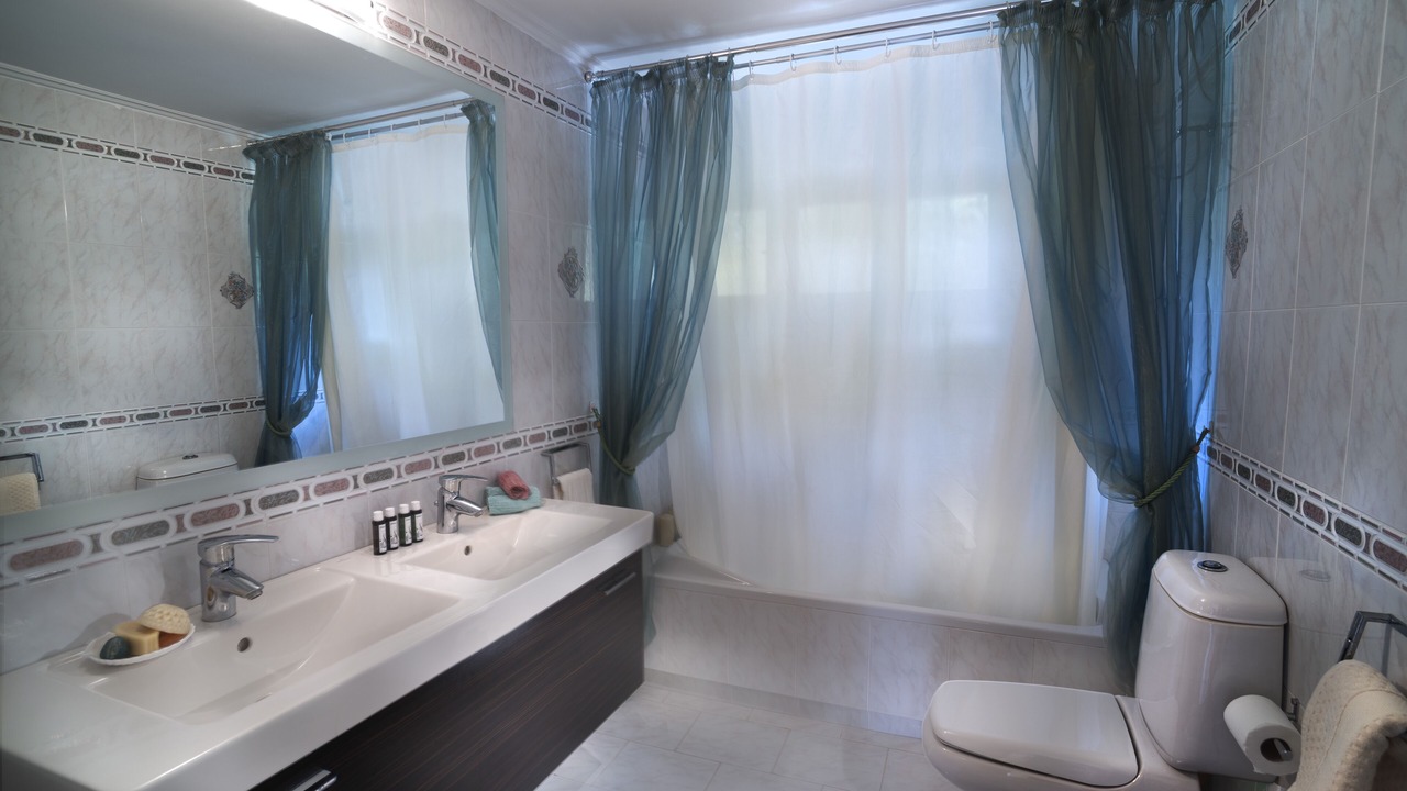 Photo of Bathroom in Saronikos