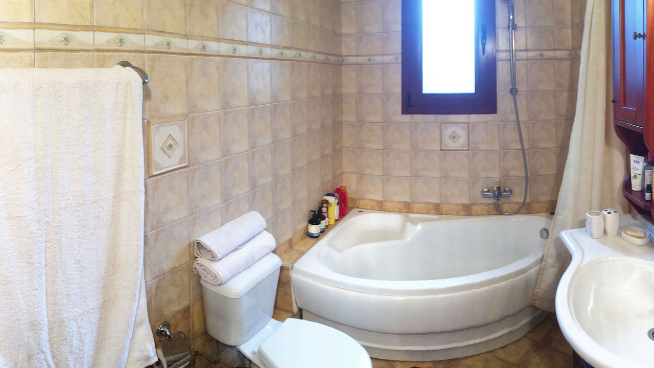 Photo of Bathroom in Koutsoupia