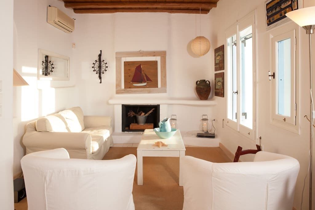 Photo of Livingroom in Faros Armenistis