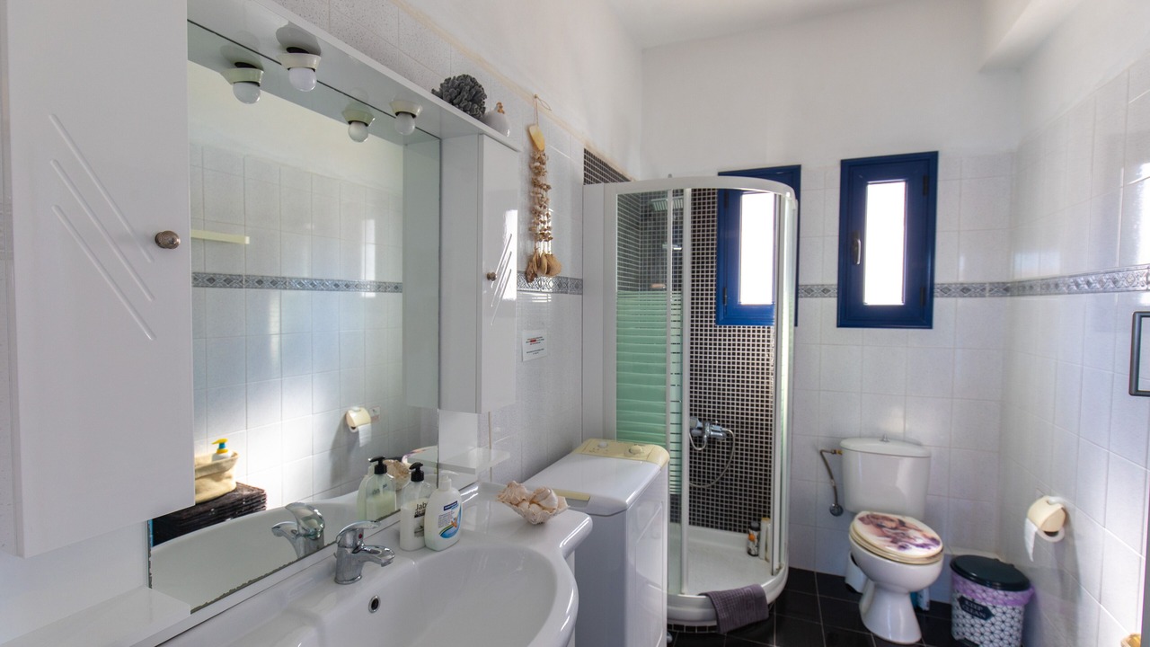 Photo of Bathroom in Perdhika