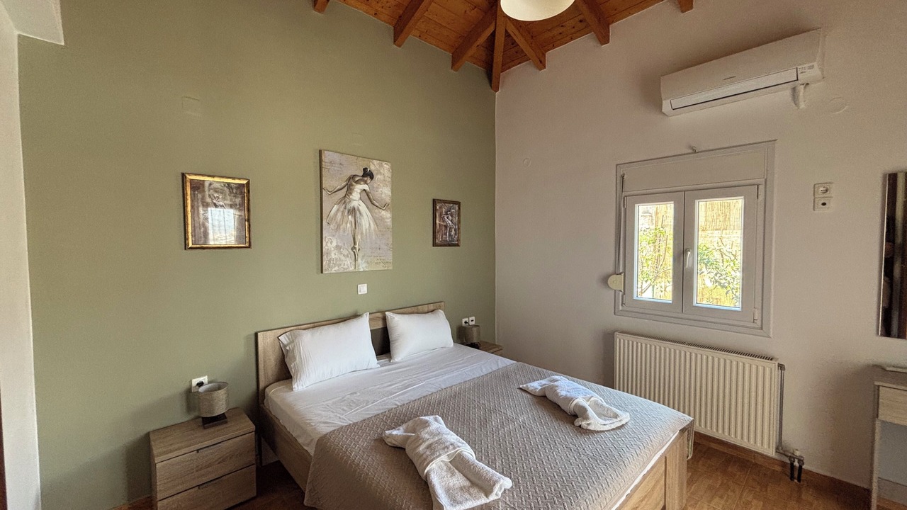 Photo of Bedroom in Apolpaina