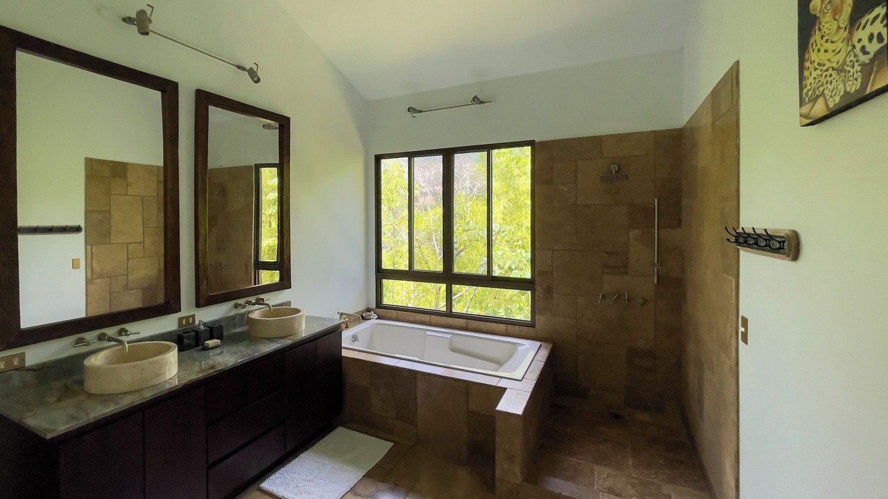 Photo of Bathroom in Dominical