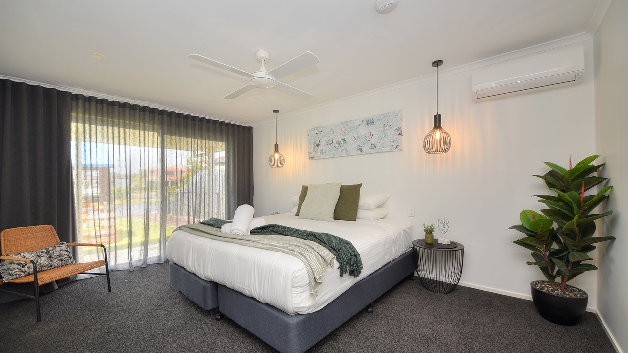 Photo of Bedroom in Mermaid Waters