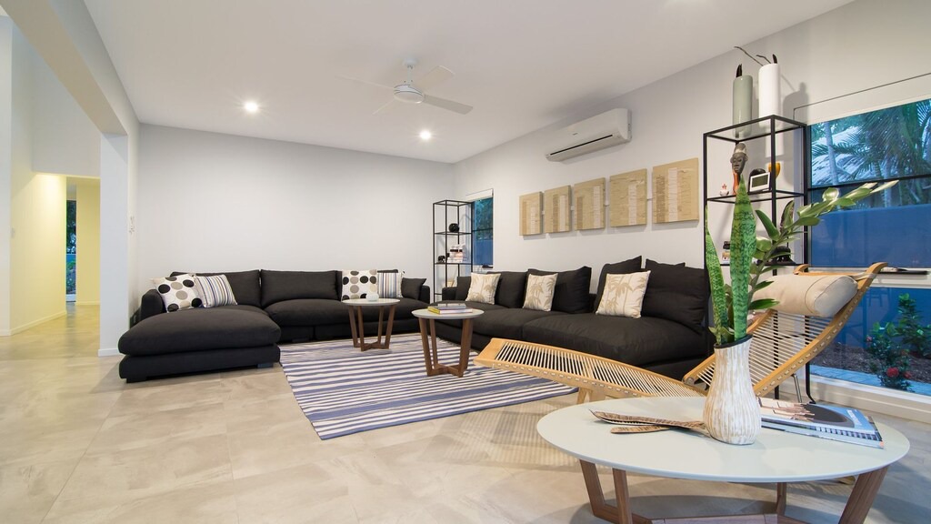 Photo of Livingroom in Oak Beach