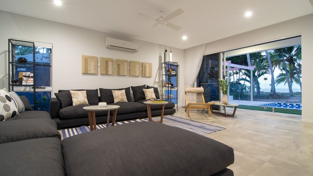 Photo of Livingroom in Oak Beach