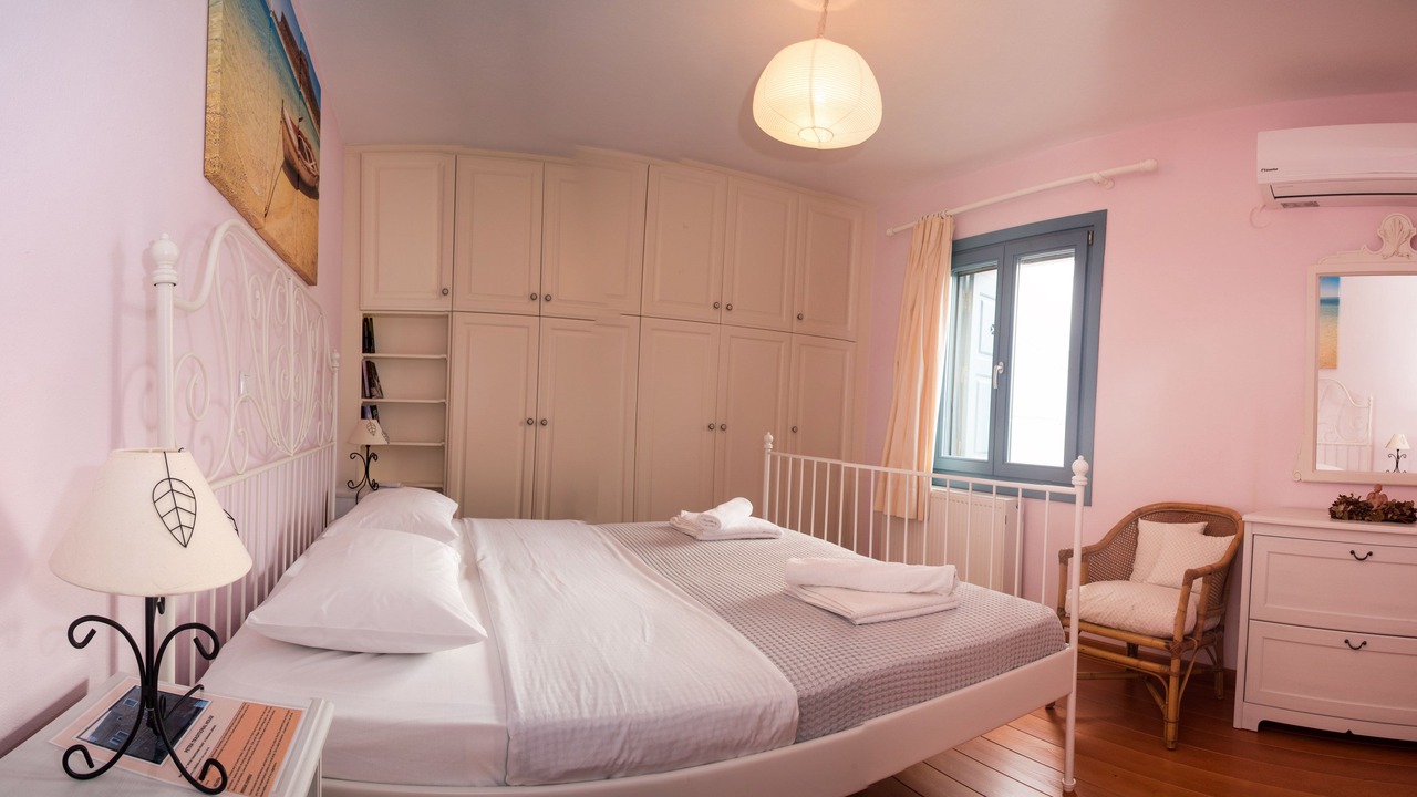 Photo of Bedroom in Ormos Isternion