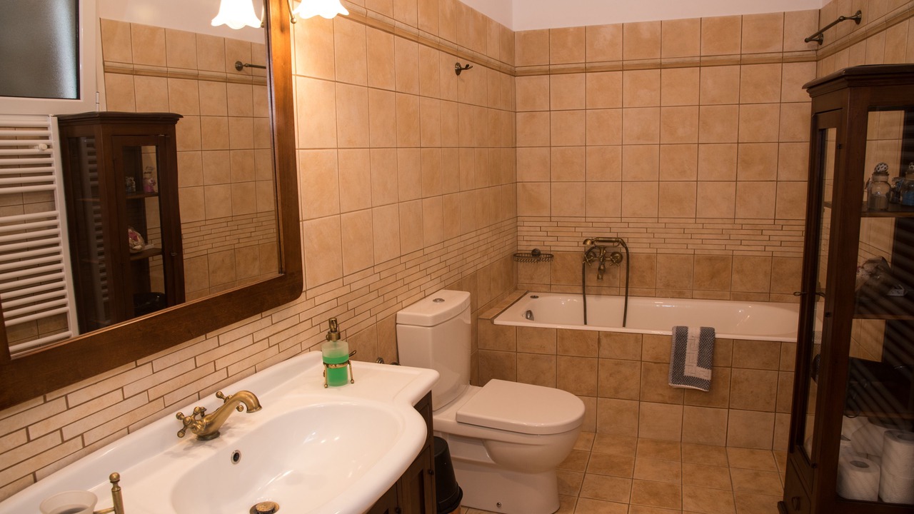 Photo of Bathroom in Ormos Isternion