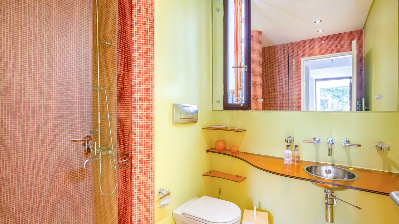 Photo of Bathroom in Saronikos