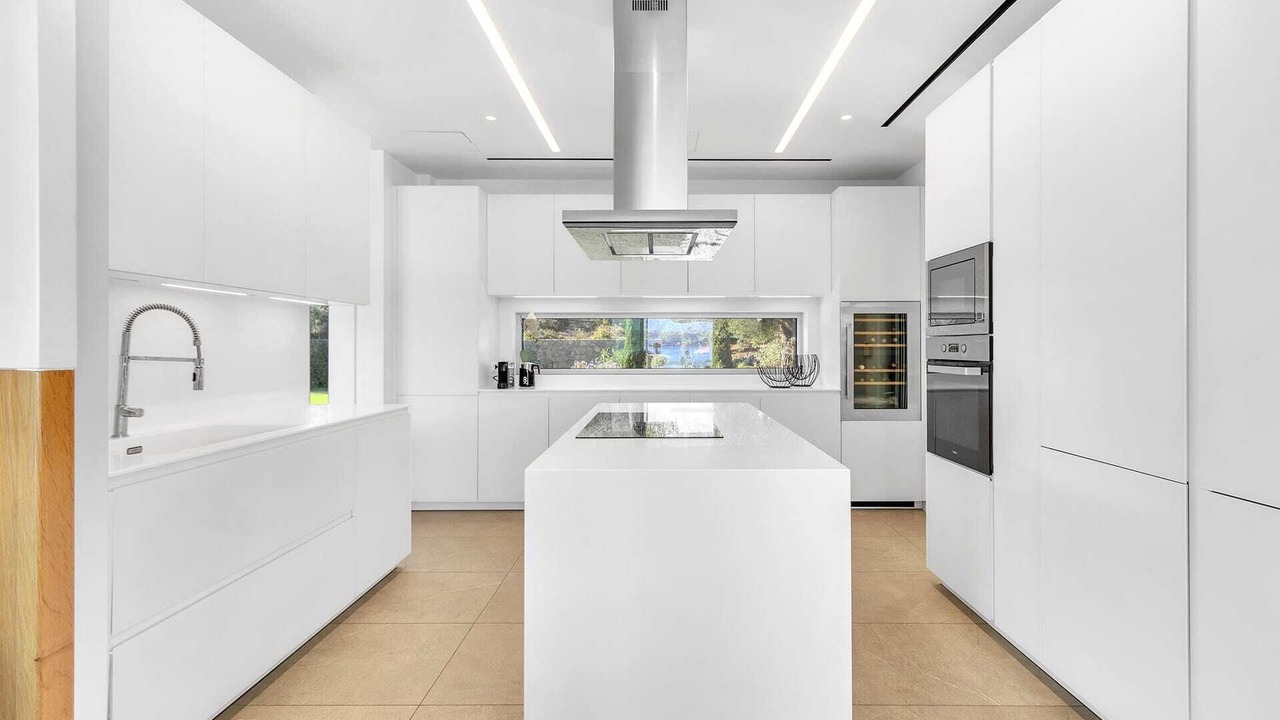 Photo of Kitchen in Petrothalassa