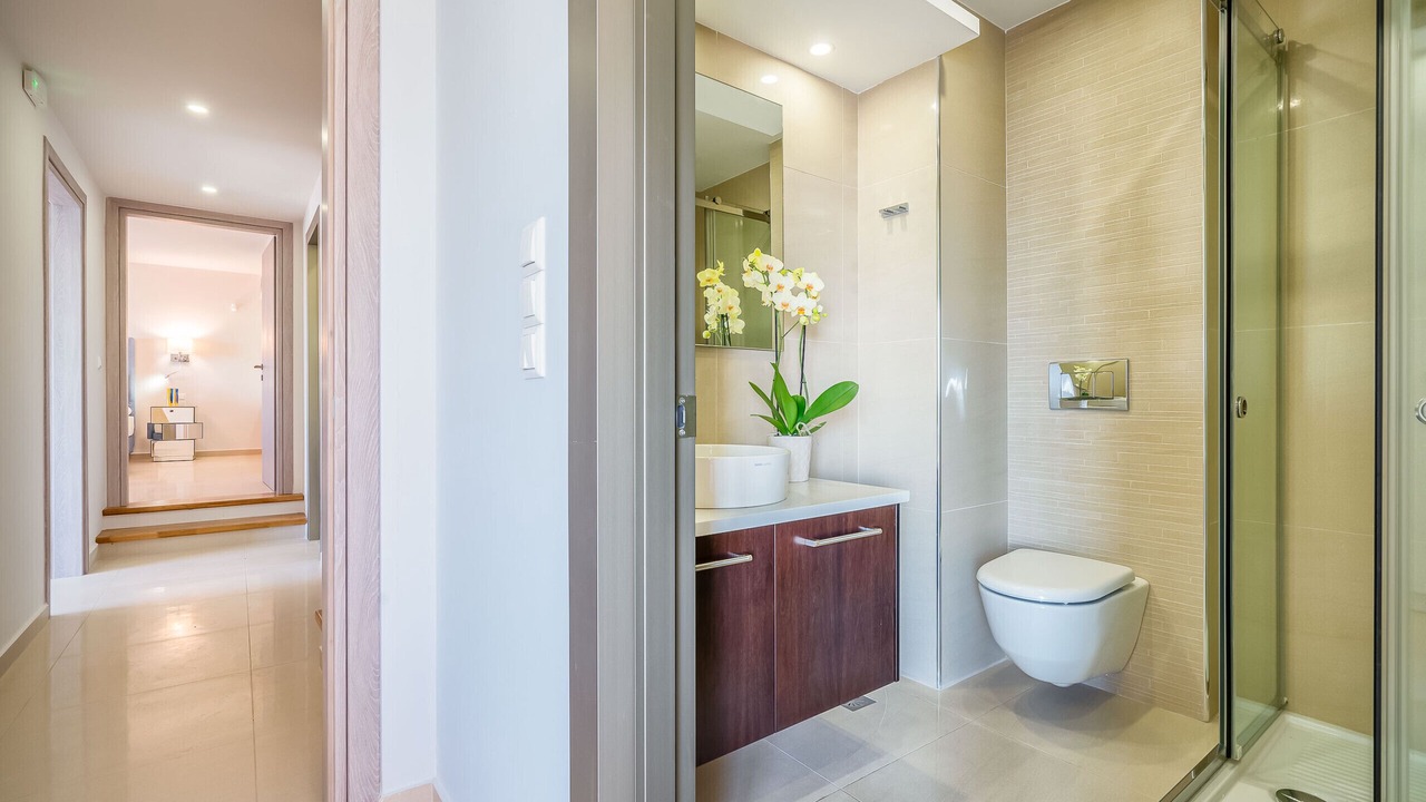 Photo of Bathroom in Neromilos