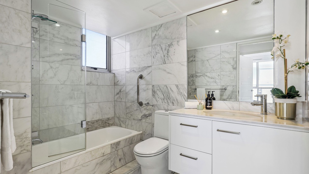 Photo of Bathroom in Main Beach