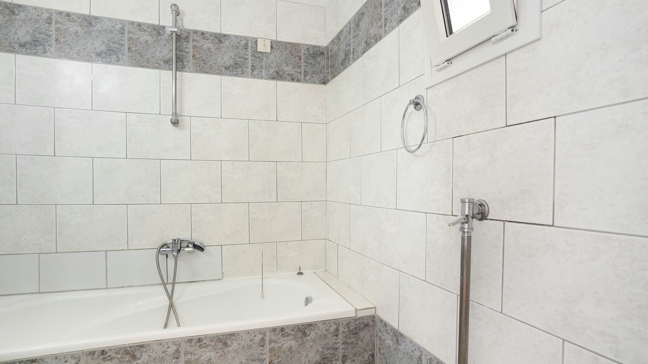 Photo of Bathroom in Perigiali