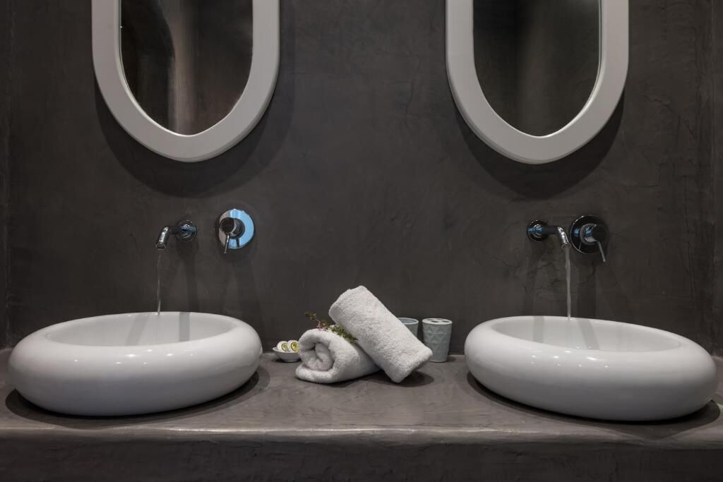Photo of Bathroom in Kamari