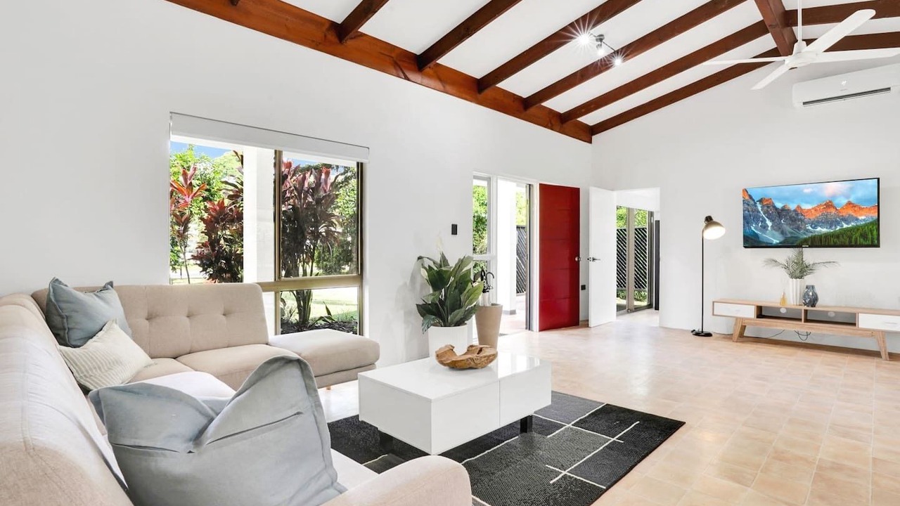 Photo of Livingroom in Trinity Beach
