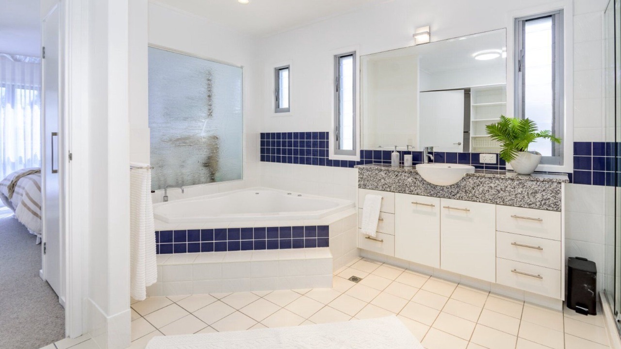 Photo of Bathroom in Sandstone Point