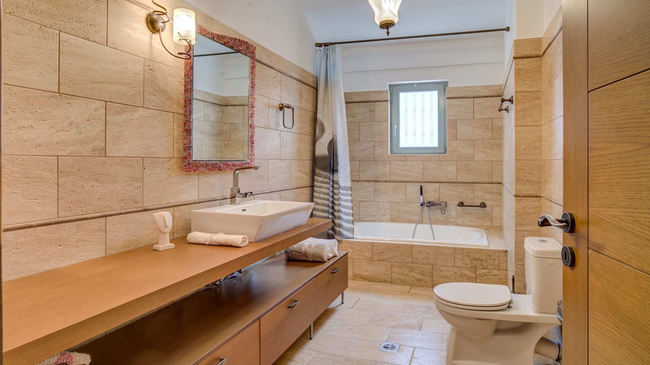 Photo of Bathroom in Troizinia