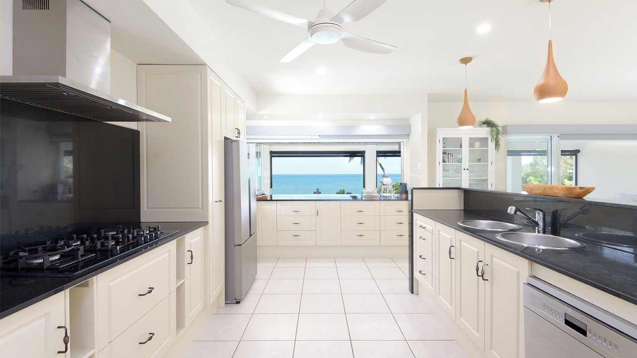 Photo of Kitchen in Oak Beach