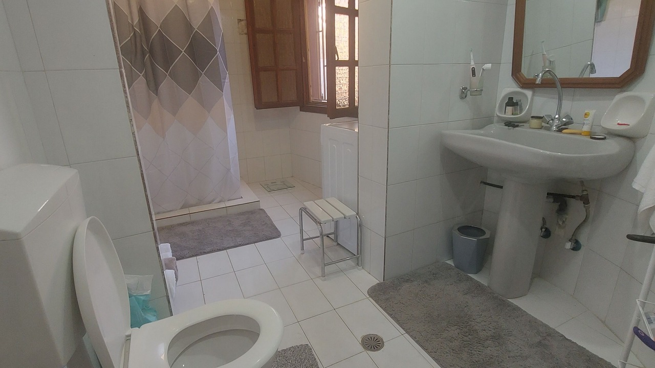 Photo of Bathroom in Katakolo