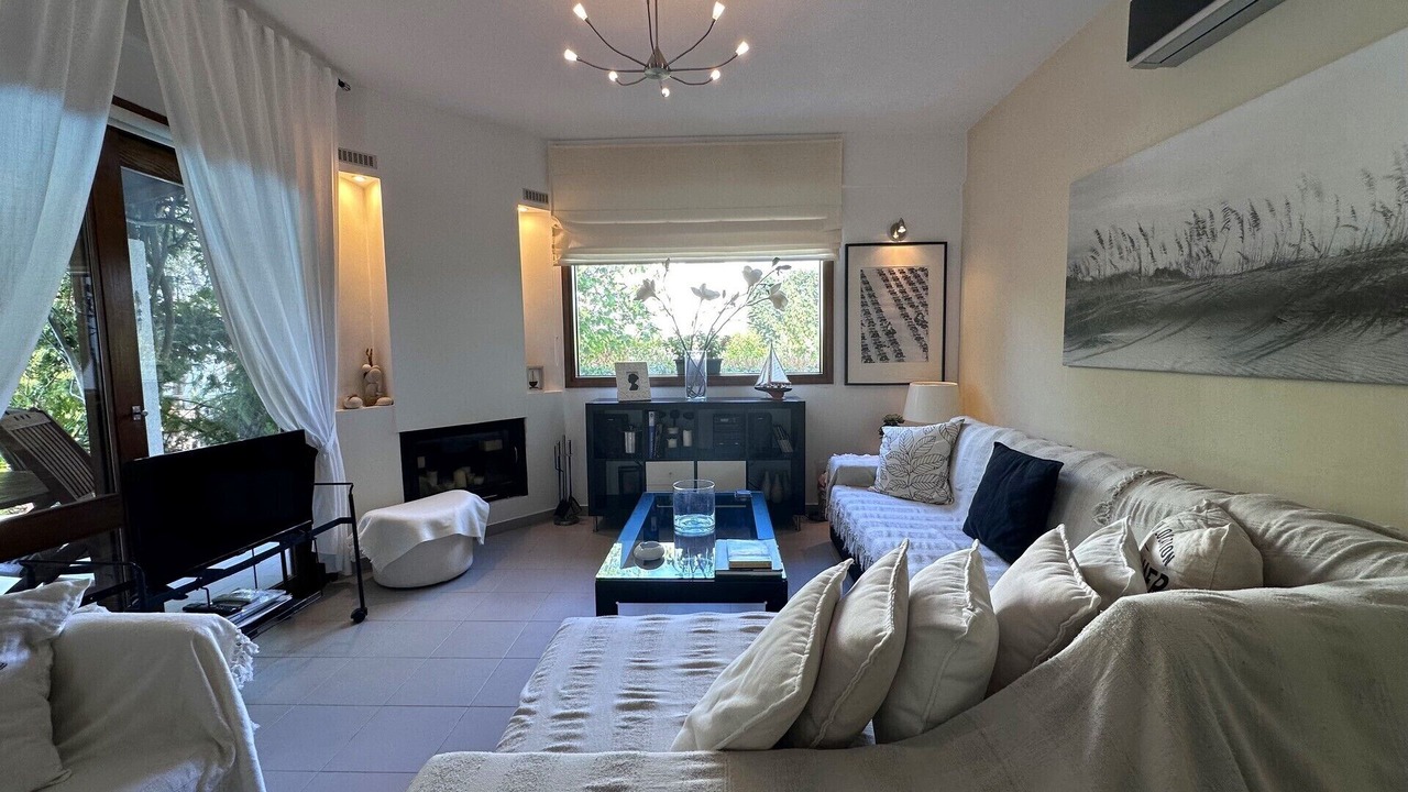Photo of Livingroom in Plepi