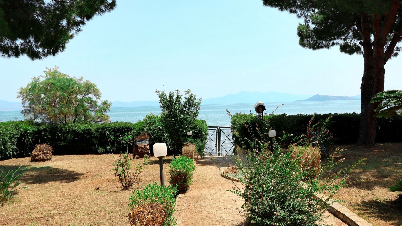 Photo of Outdoor in Lokroi